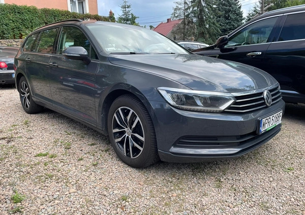 Volkswagen Passat cena 64944 przebieg: 275000, rok produkcji 2018 z Kraków małe 191